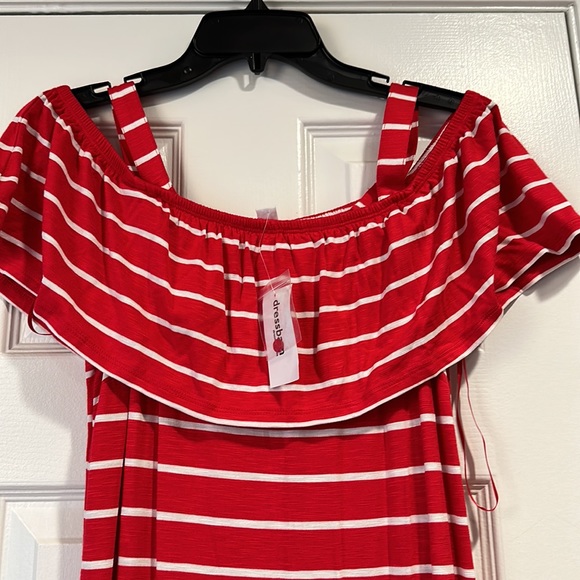 Dress with removable straps / off the shoulder options. - Picture 3 of 8